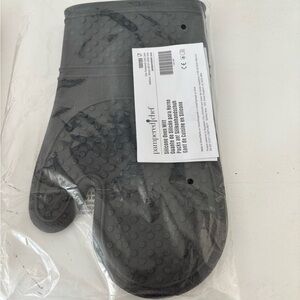 Pampered Chef silicon oven mitt